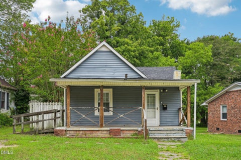 Photo of 818 Dorsey Avenue, Henderson, NC 27536 (MLS # 10189675)