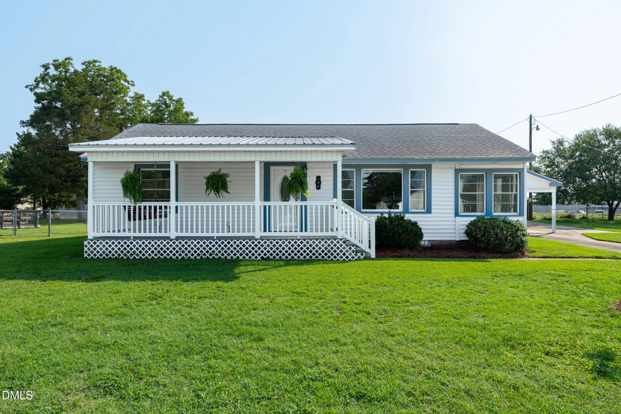 706 E Country Club Drive