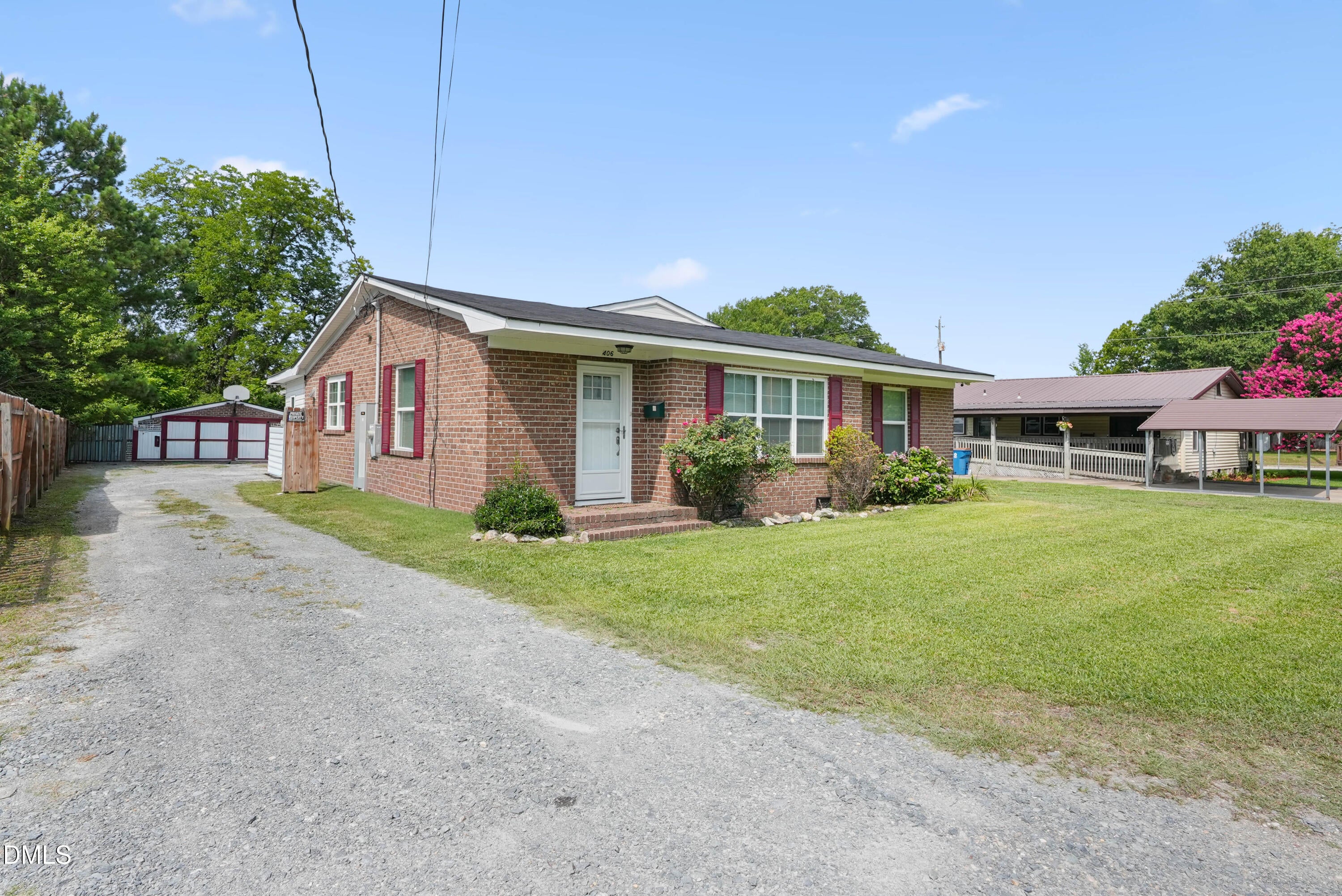 406 E Pearsall