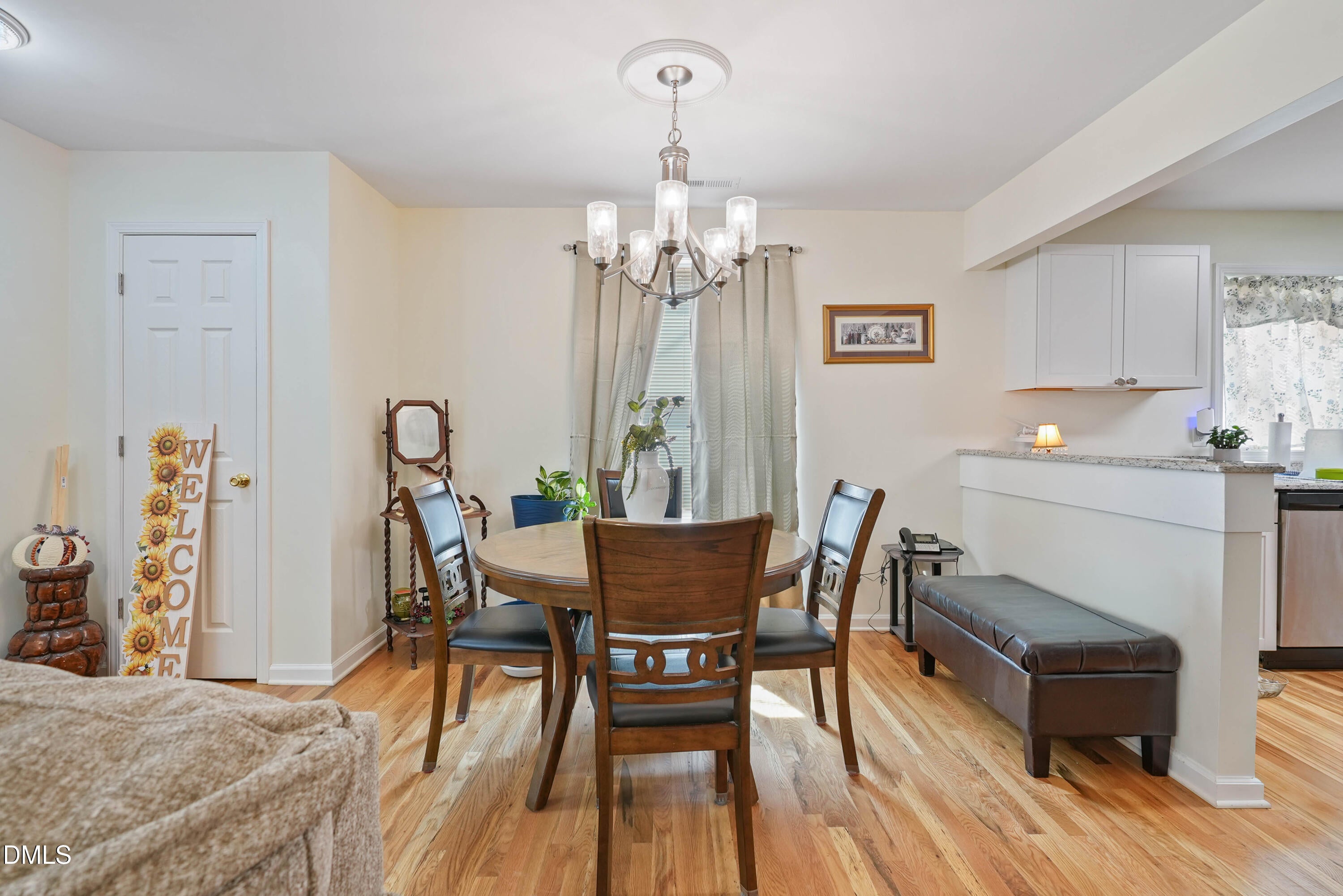 406 E Pearsall