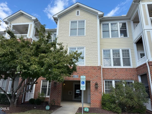 918 PORTSTEWART DR, CARY, NC 27519 - Image 829778c6ee8d7fc2e0d54276dee0f186/3377468191