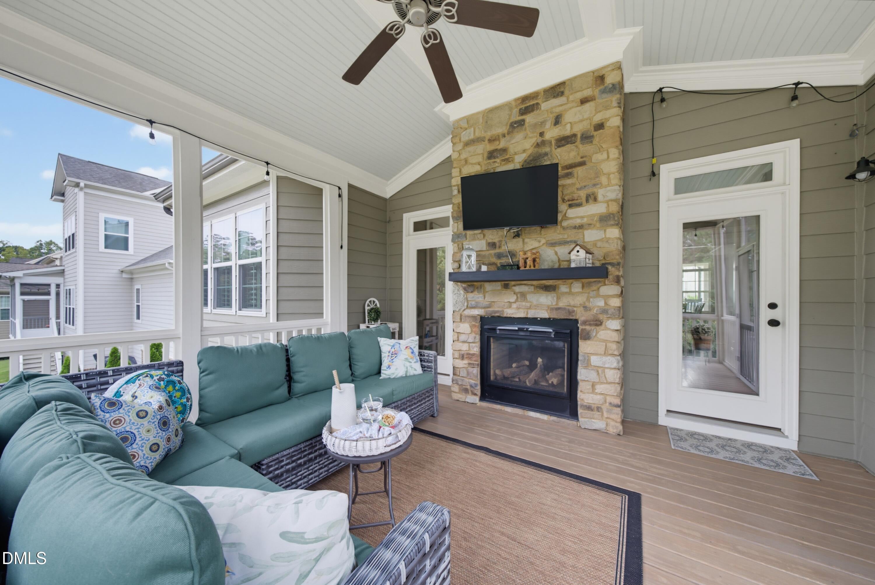 1101 Woodland Grove Way