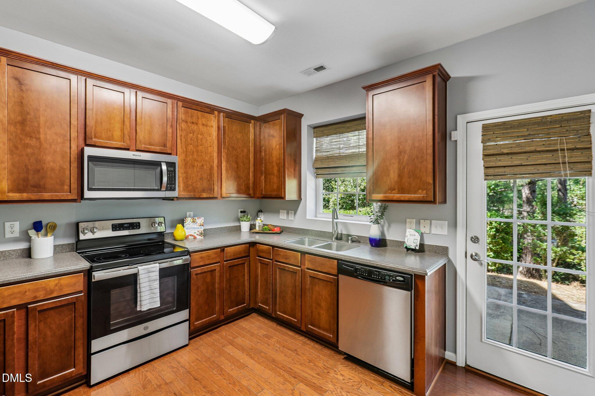 942 Shining Wire Way