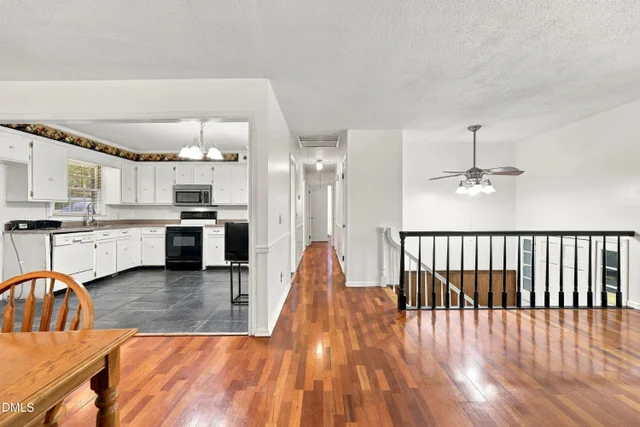 289 Holly Tree Drive, photo 5 of 25
