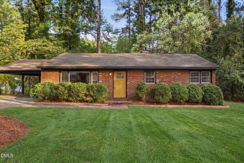 Photo of 27 S Circle Drive, Chapel Hill, NC 27516 (MLS # 10164985)