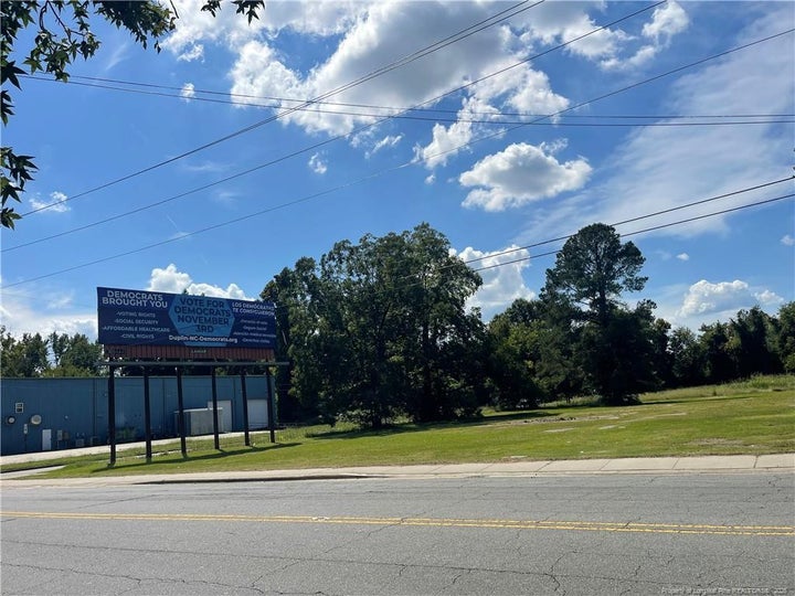 Photo 1 of 7 — 212 S Pine Street, Warsaw, NC 28398