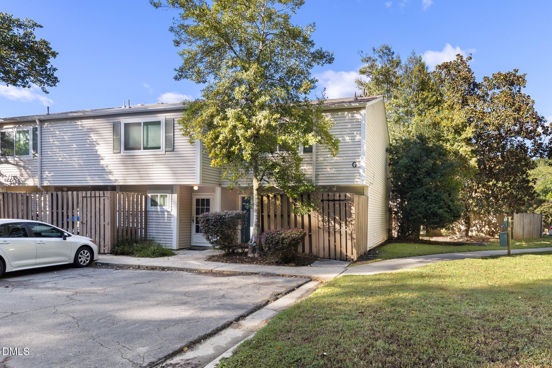 220 Elizabeth Street Apt G15