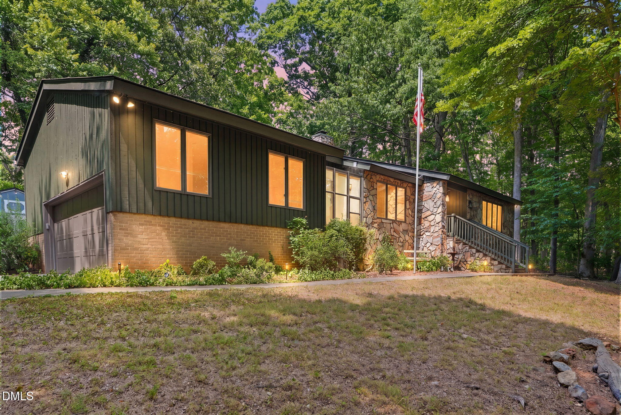 507 Phar Lap Lane