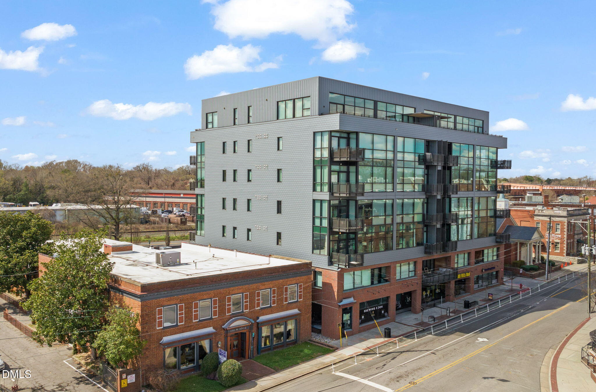 1105 W Main 303