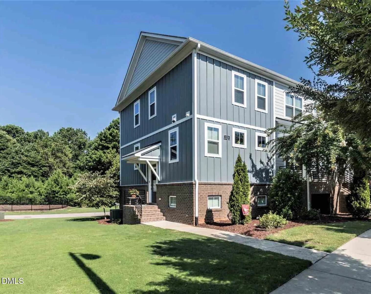 1529 Crafton Way