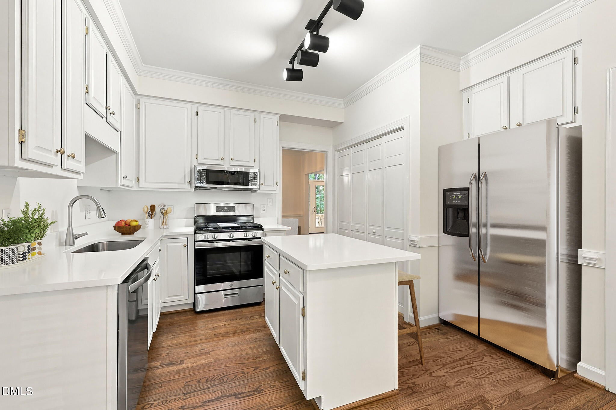 6122 Friars Walk Place