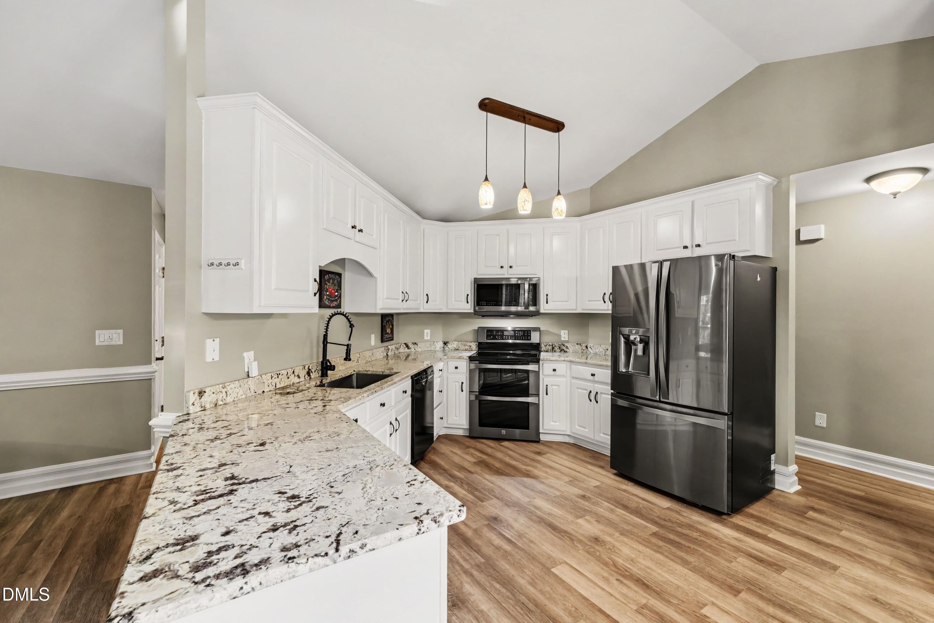 115 Lakeview Court