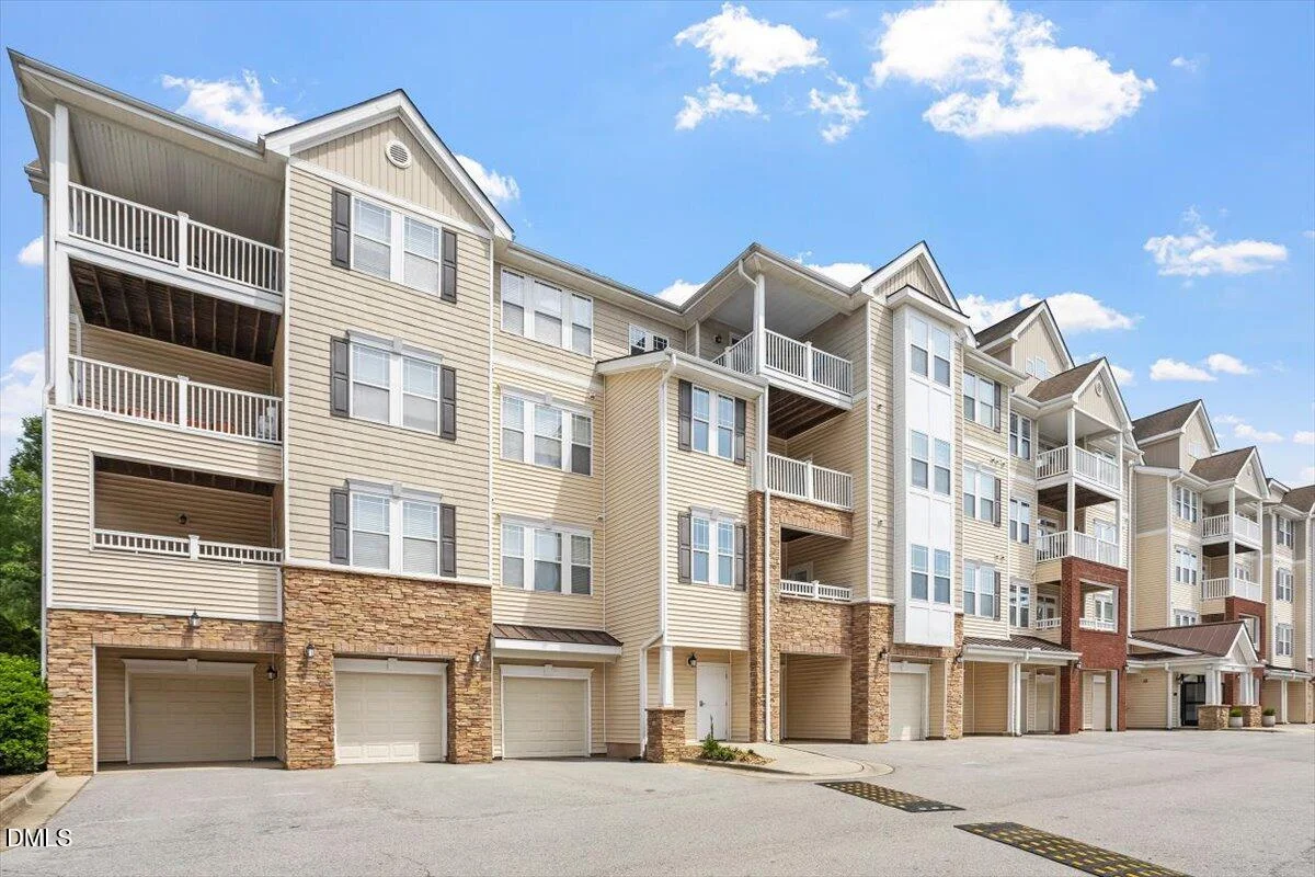 1401 Coopershill Drive Unit 206