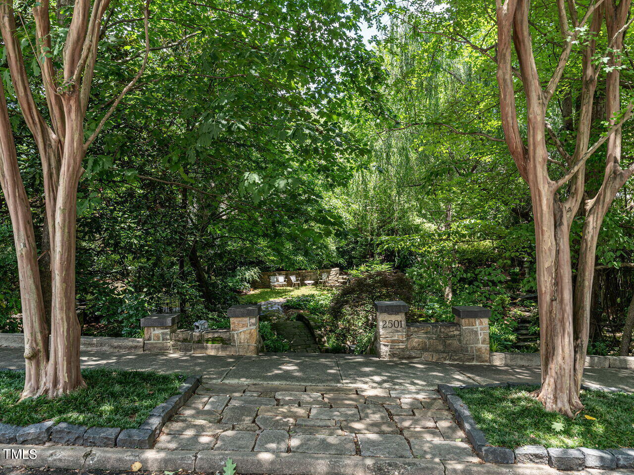 2501 Kenmore Drive