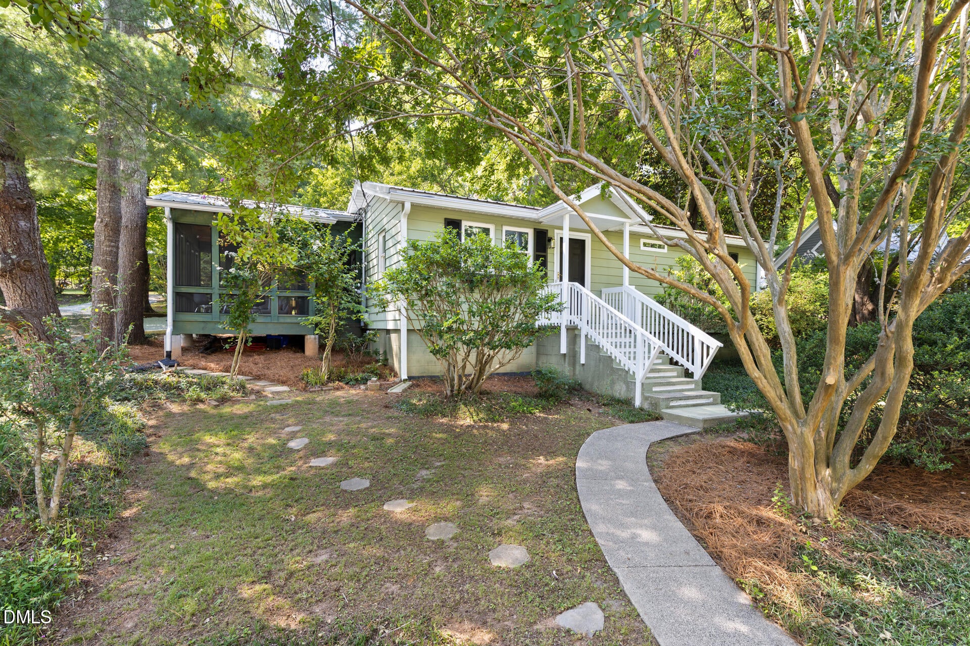 107 N Hillsborough Avenue