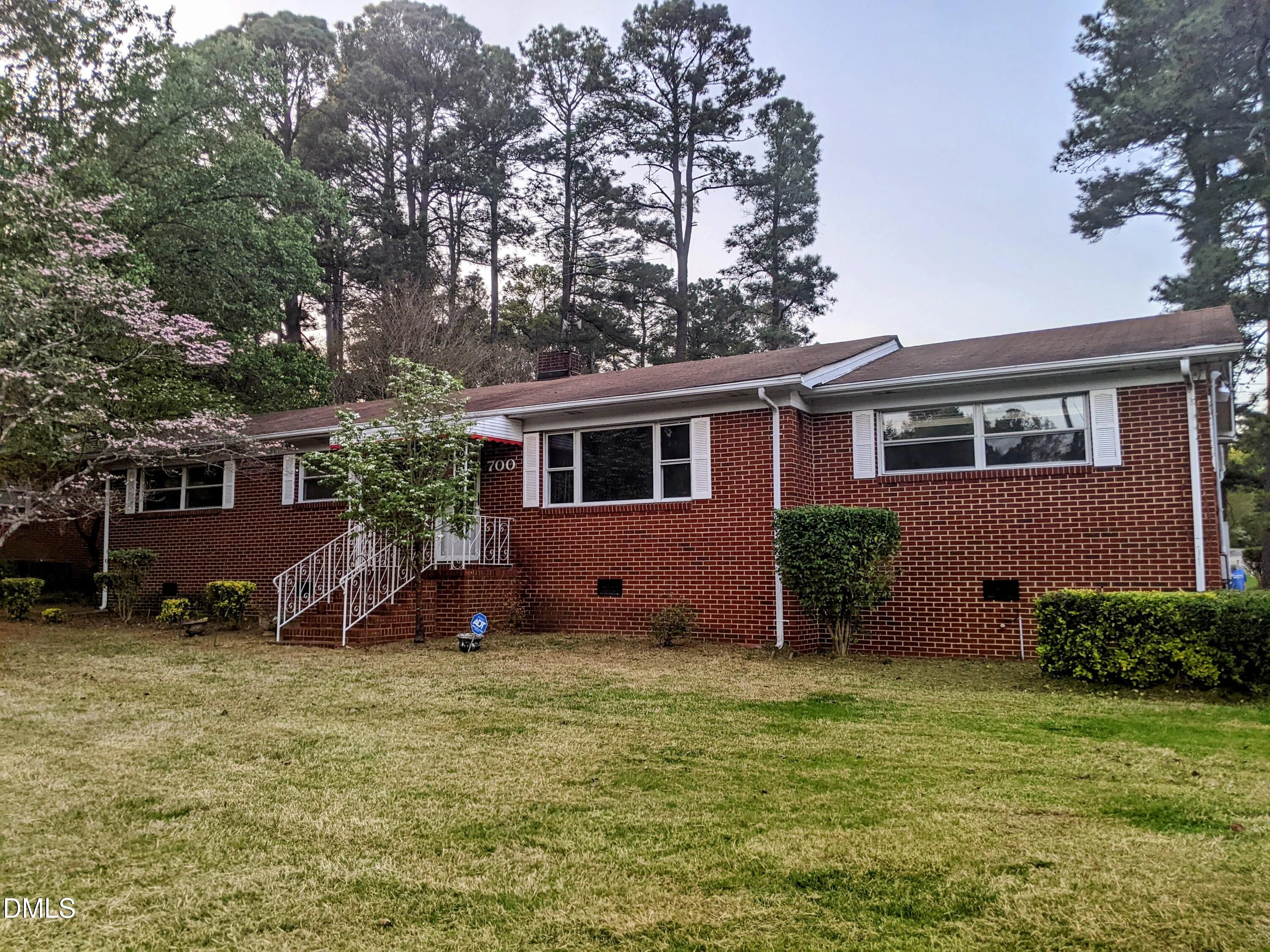 700 W Carver Street