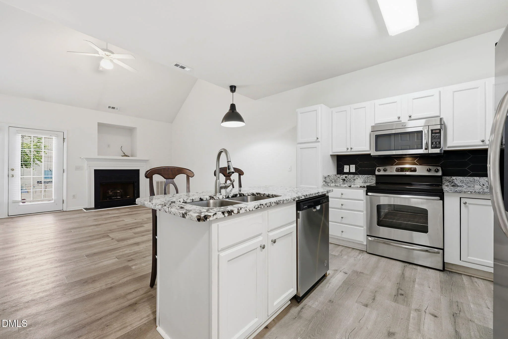 11 Signet Drive