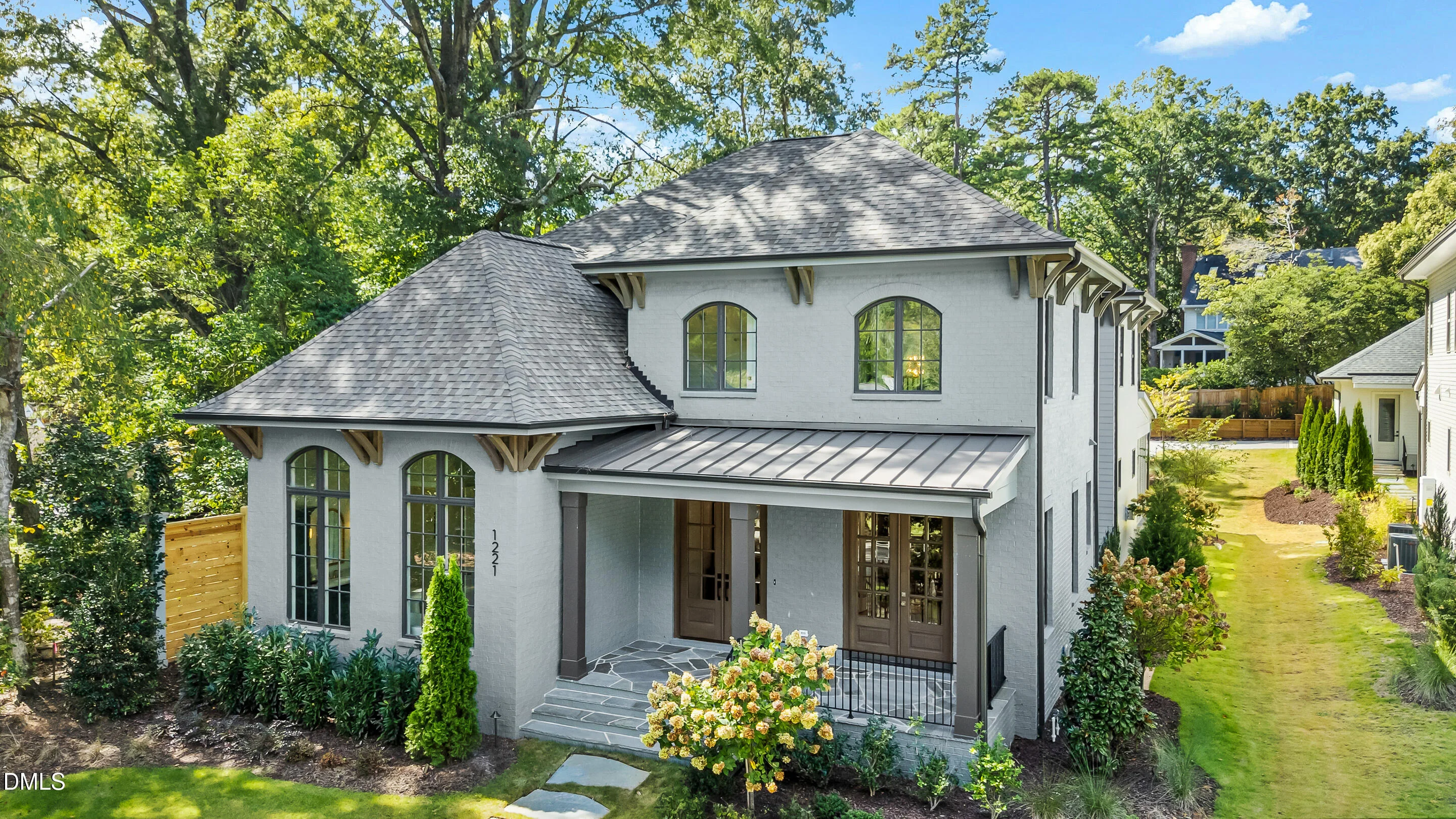 1221 Dixie Trail