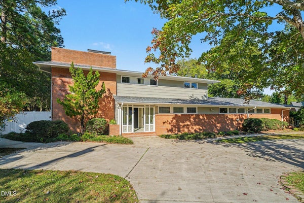 5833 WOODHAVEN CIR, FAYETTEVILLE, NC 28311 - Image 9d91bd7602f2c176d7c16636f86fd5be/2195463907