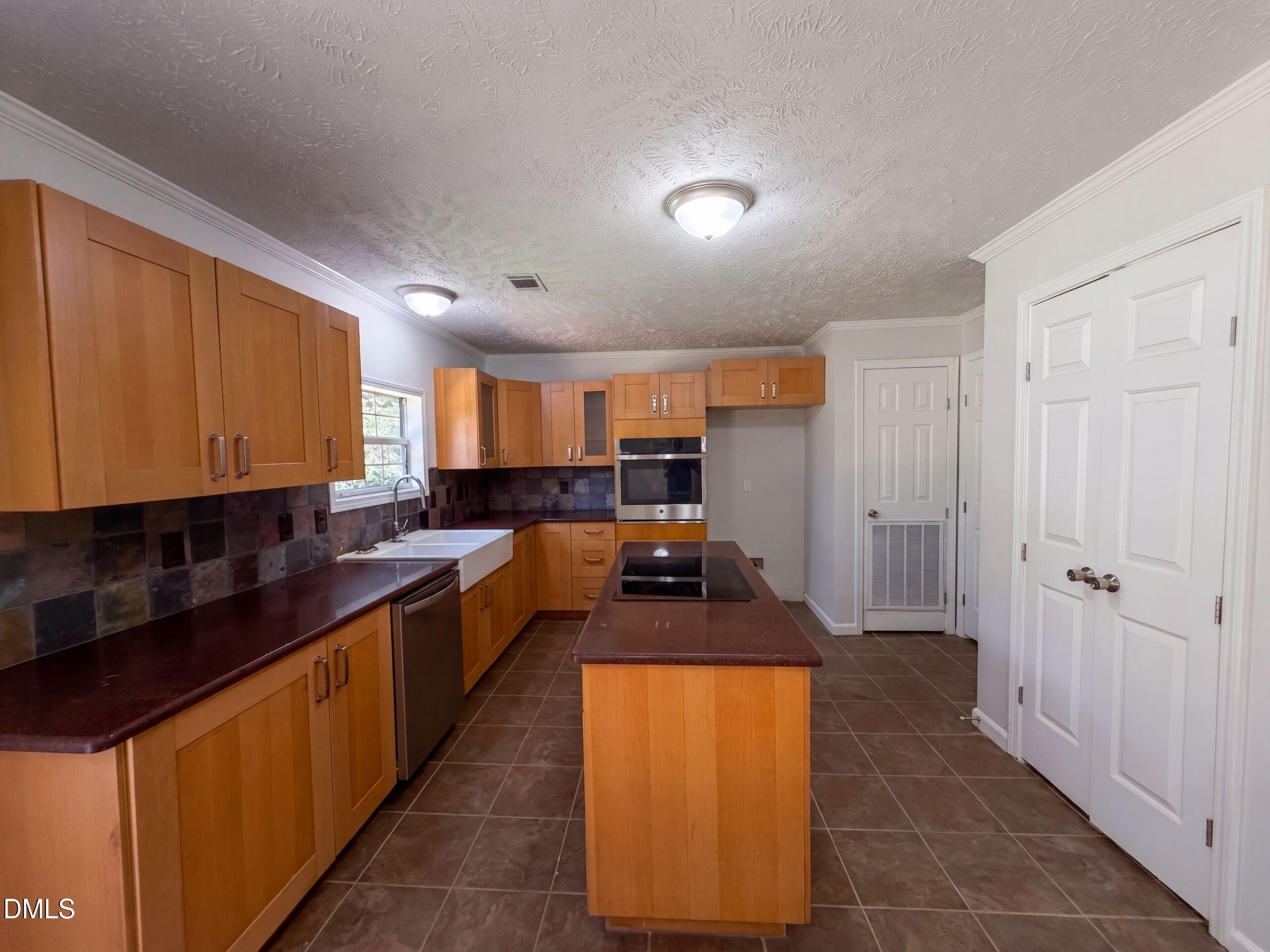 3752 Swanns Station Road