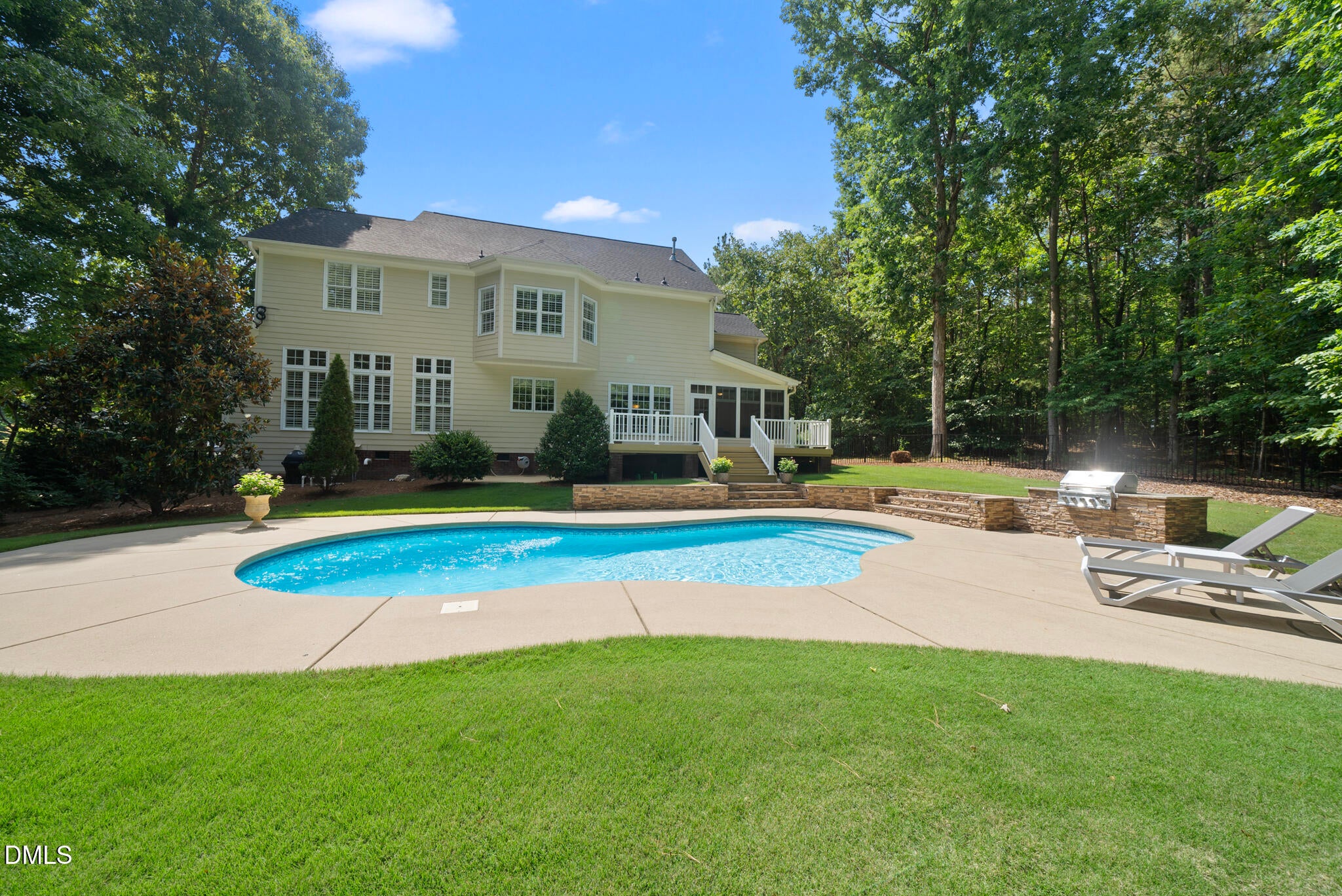 212 Middlecrest Way