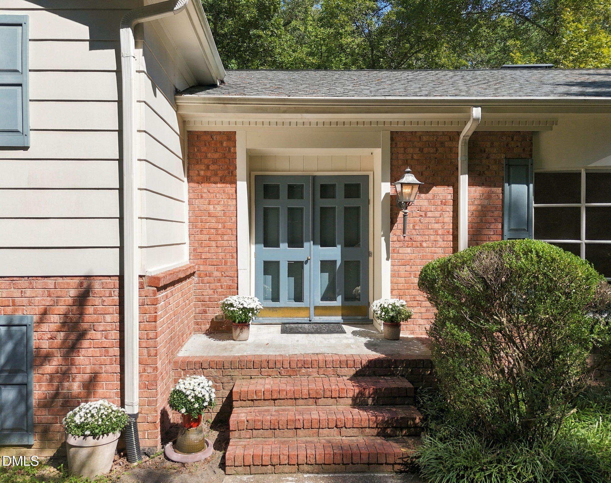 6102 Castlebrook Drive