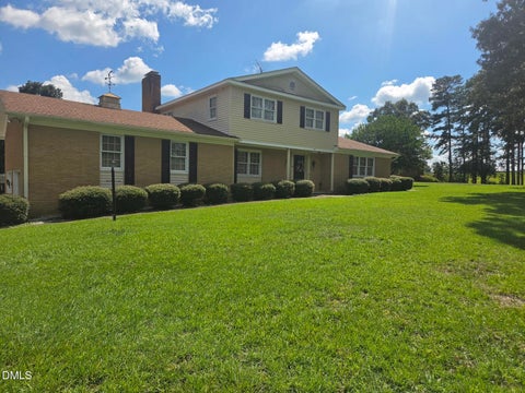 Photo of 701 Sunset Avenue, Clinton, NC 28328 (MLS # 10189669)
