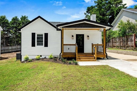 Photo of 210 Blueridge Road, Fayetteville, NC 28303 (MLS # LP768634)