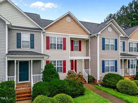 Photo of 107 Walford Park, Clayton, NC 27520 (MLS # 10162726)