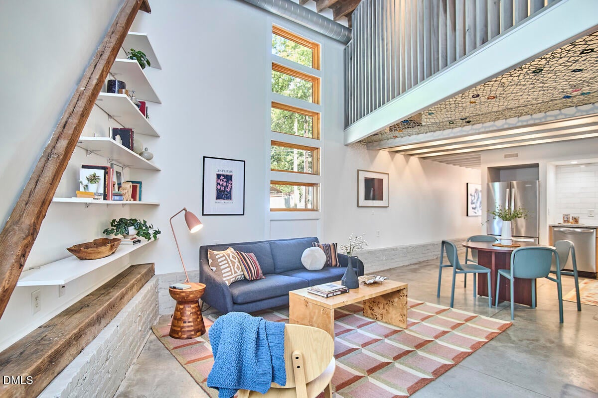 701 W Trinity Avenue 117