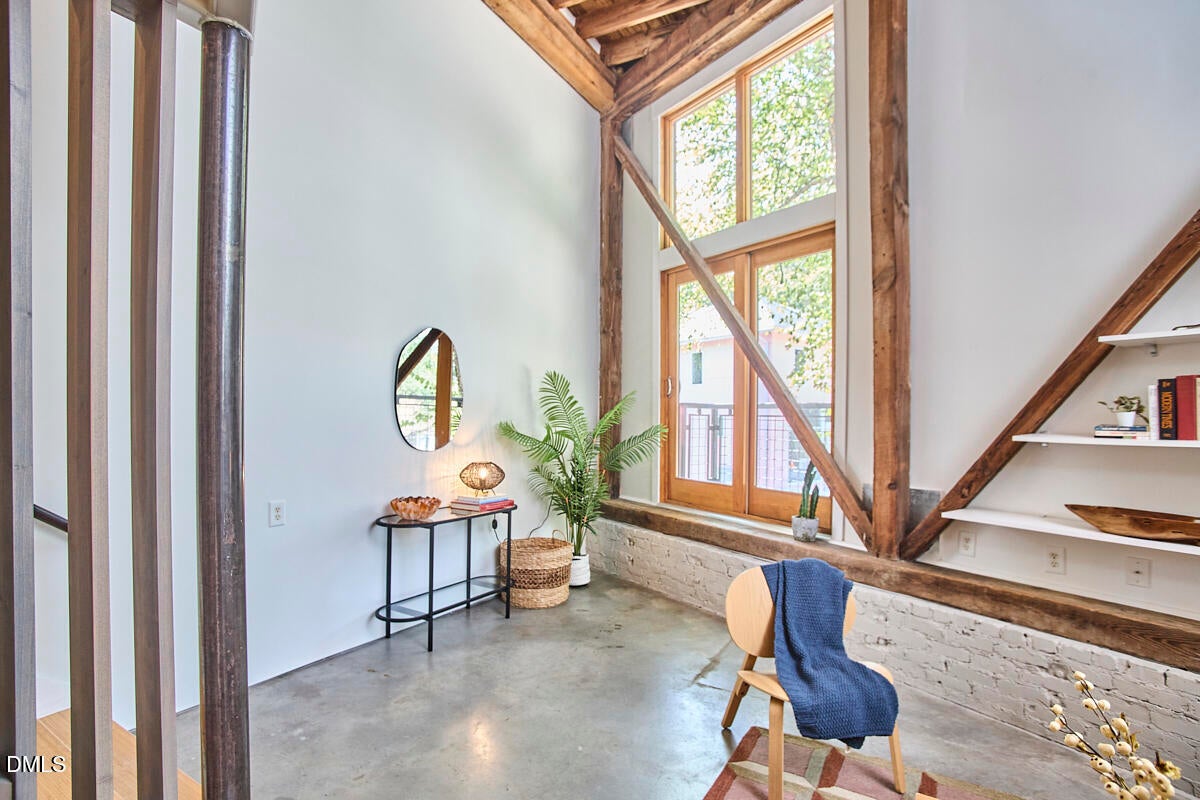 701 W Trinity Avenue 117