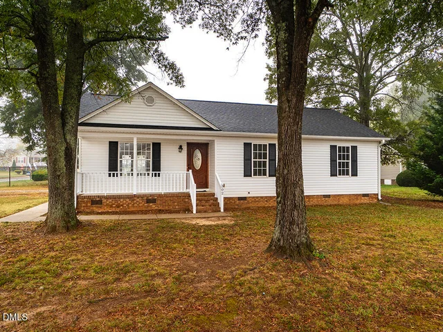 302 Carriage Loop, photo 2 of 19