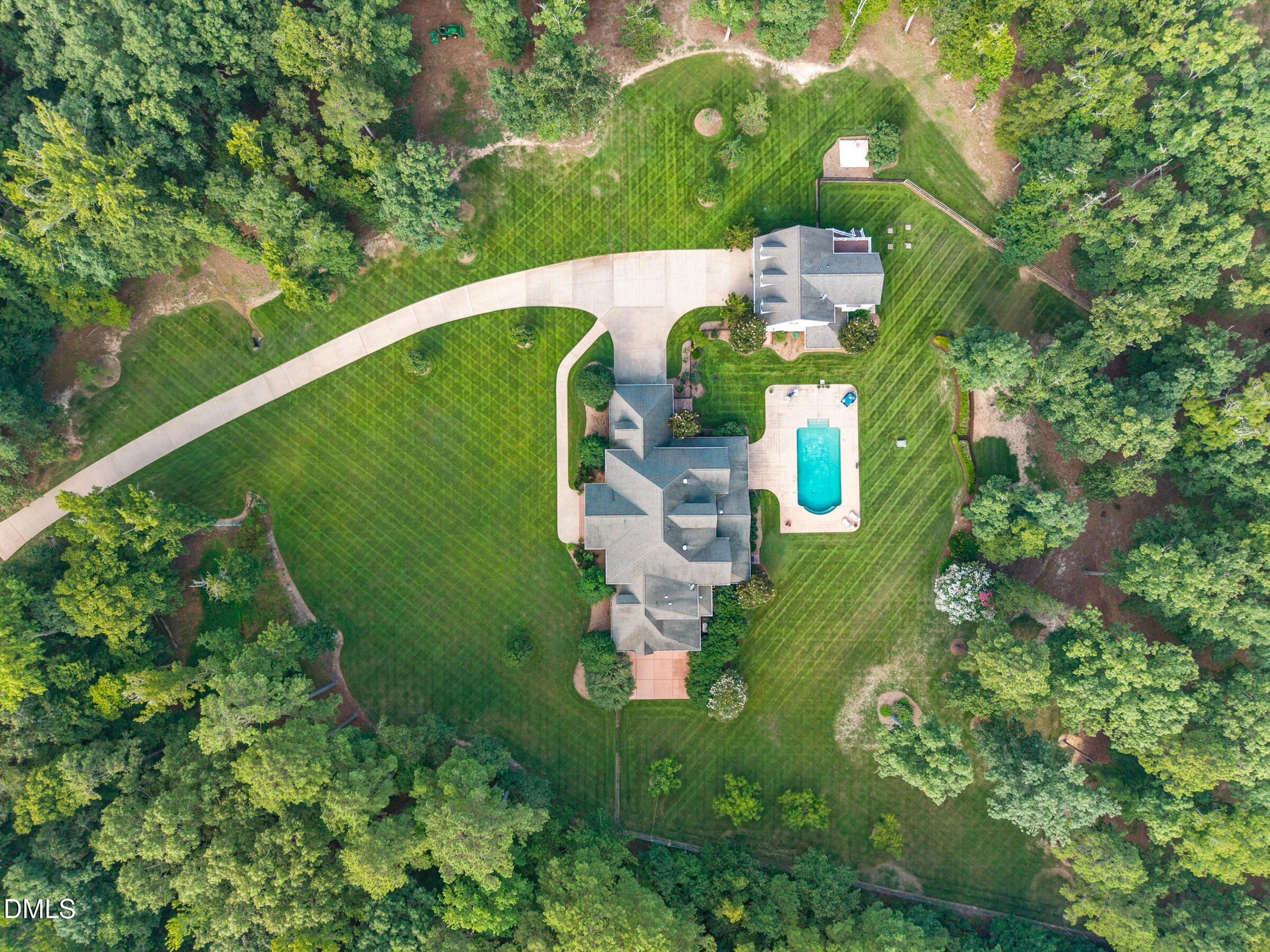 64 Pin Oak Court