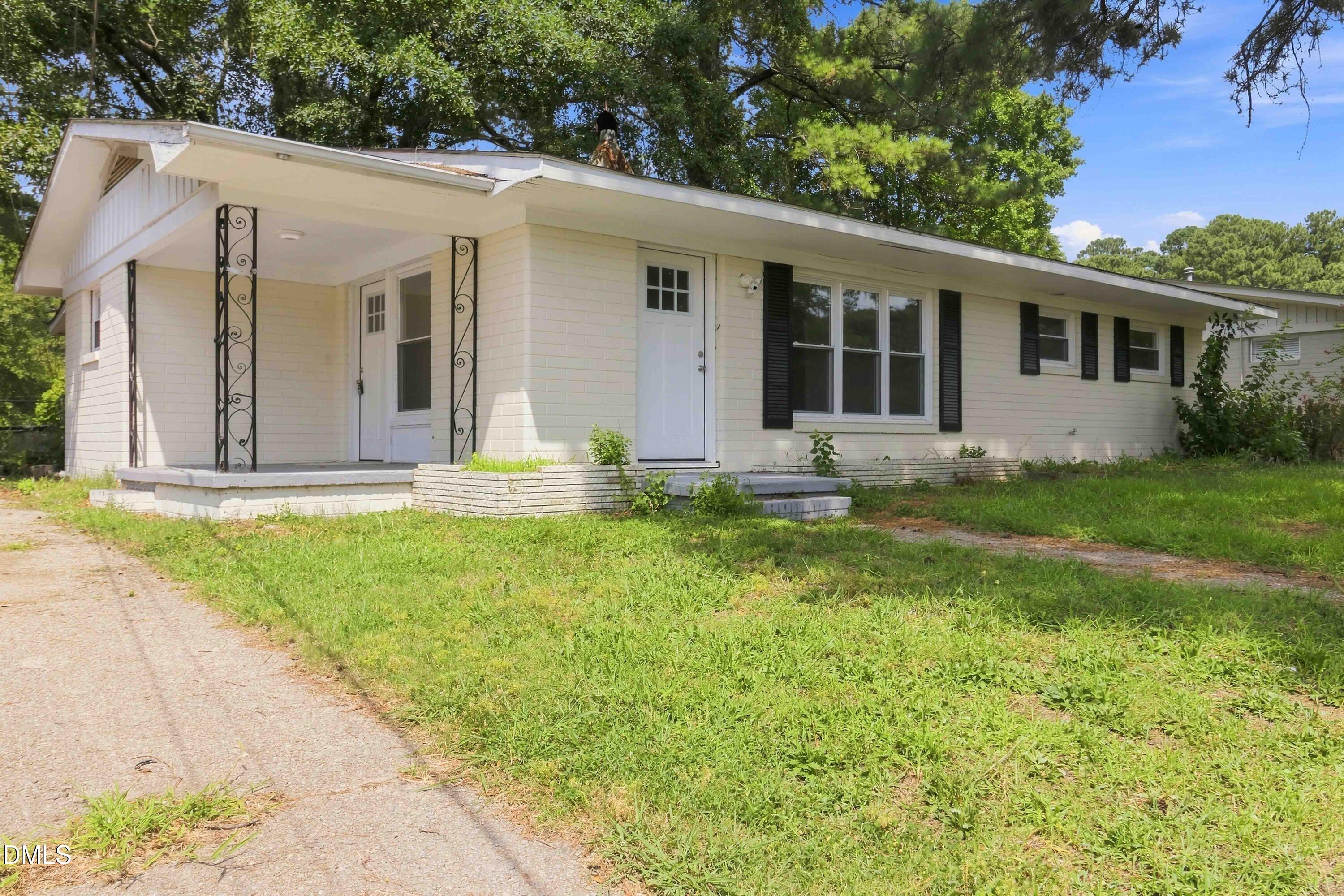 605 Sunnyside Lane W
