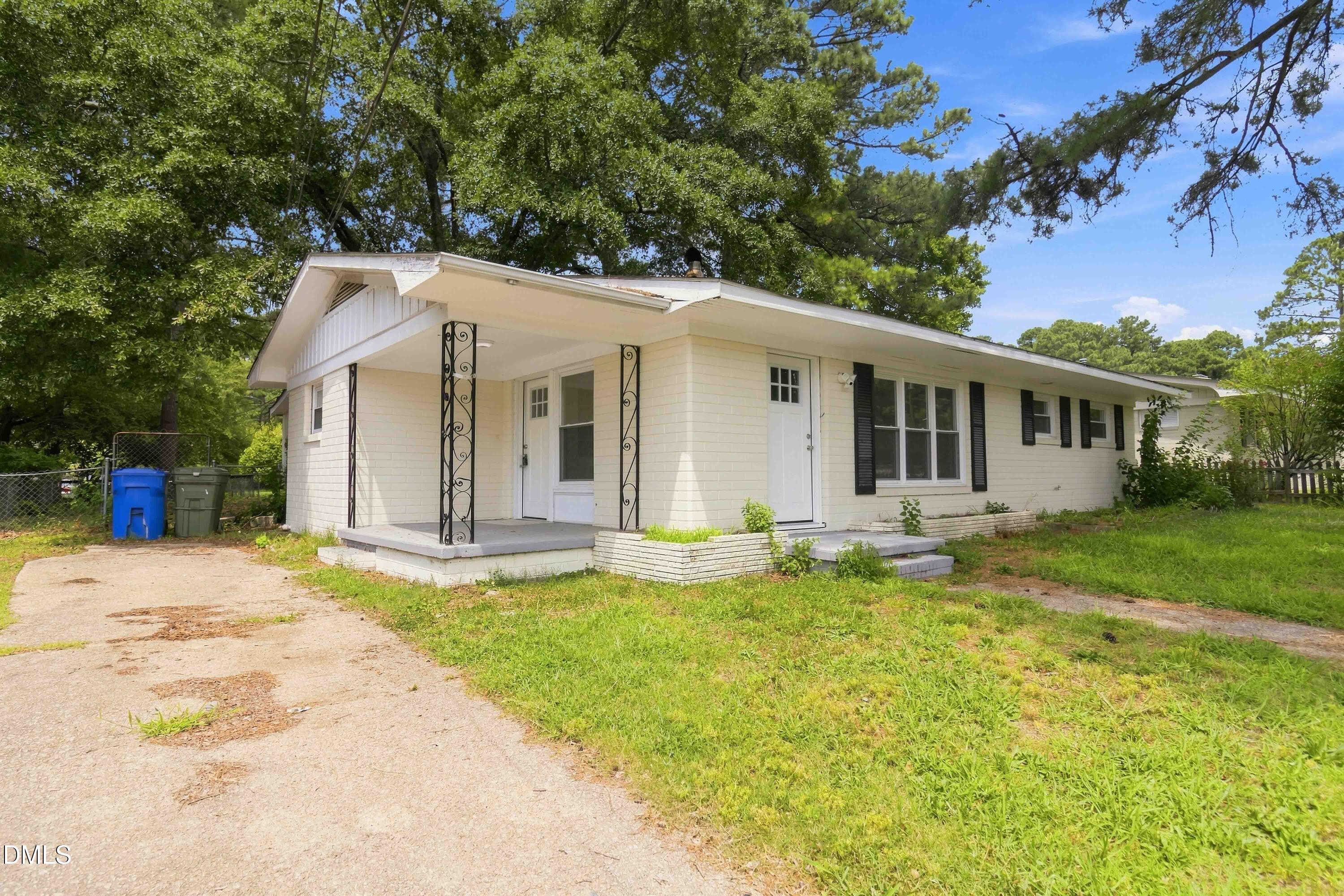 605 Sunnyside Lane W