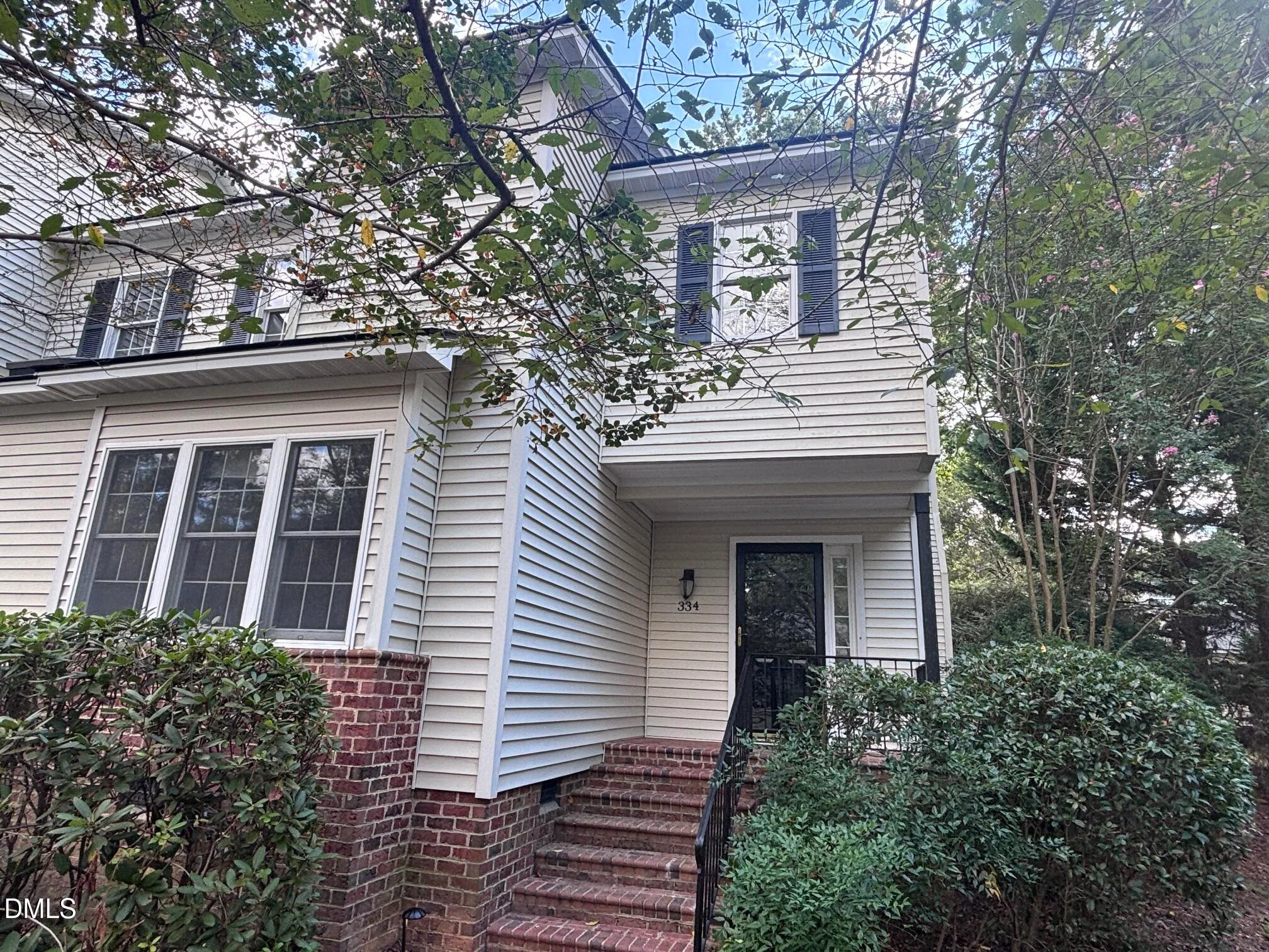 334 Whisperwood Close