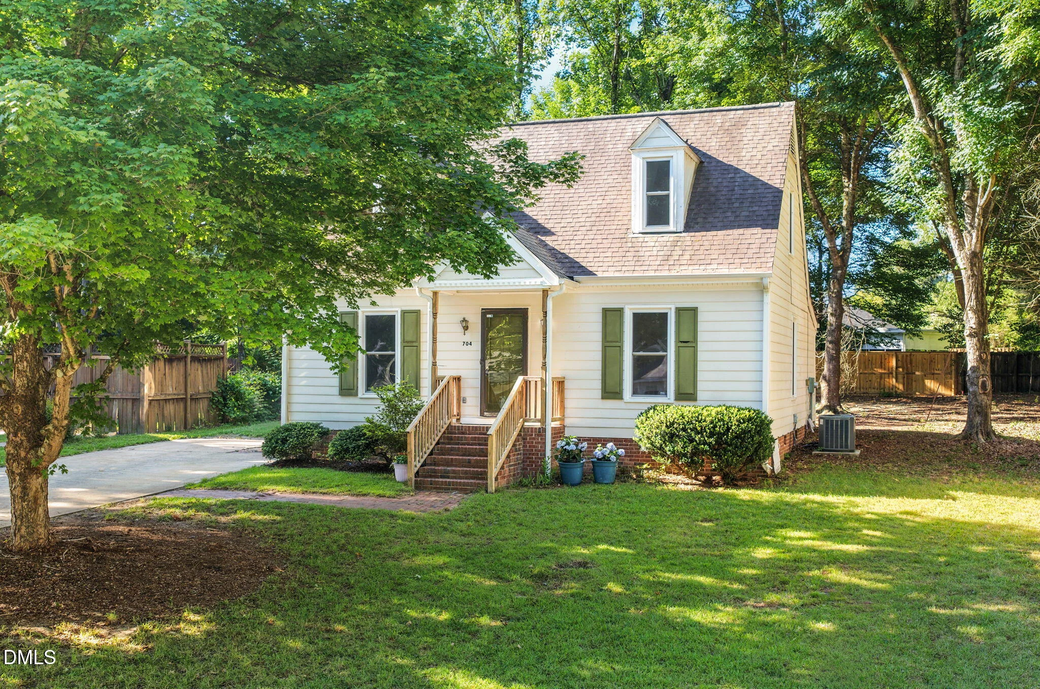704 E Maple Lane