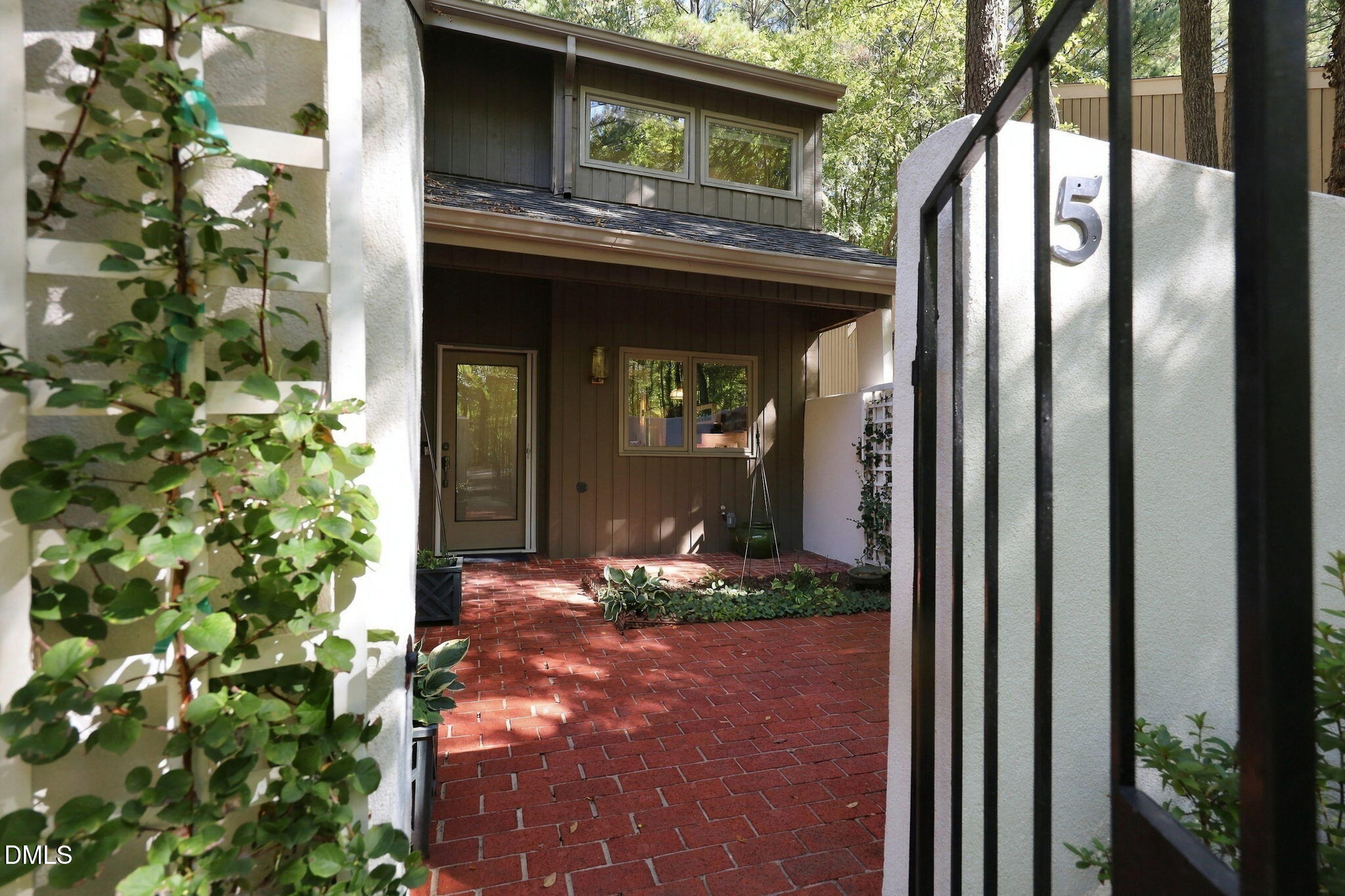 5 Banstead Place