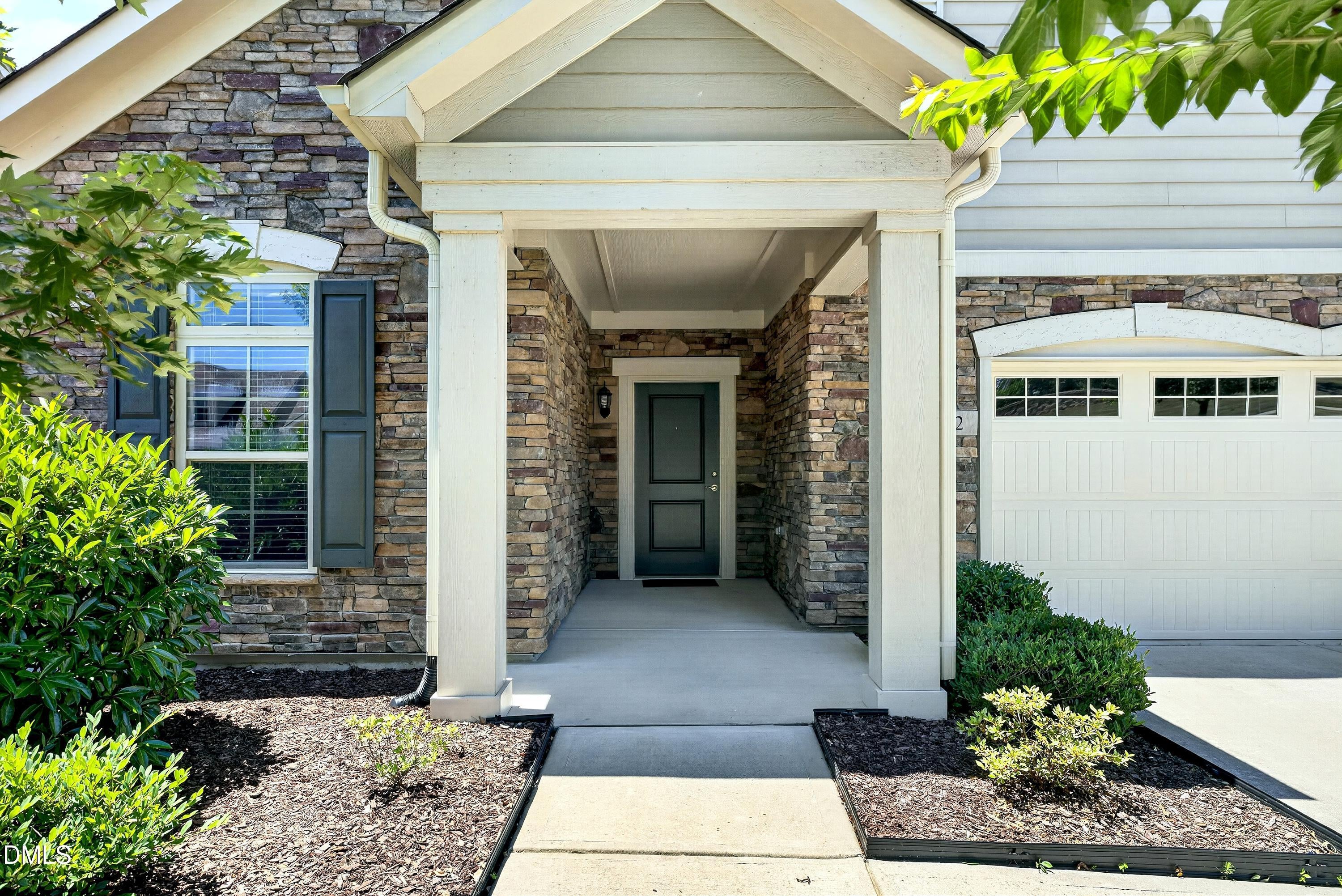 1512 Fountainview Drive