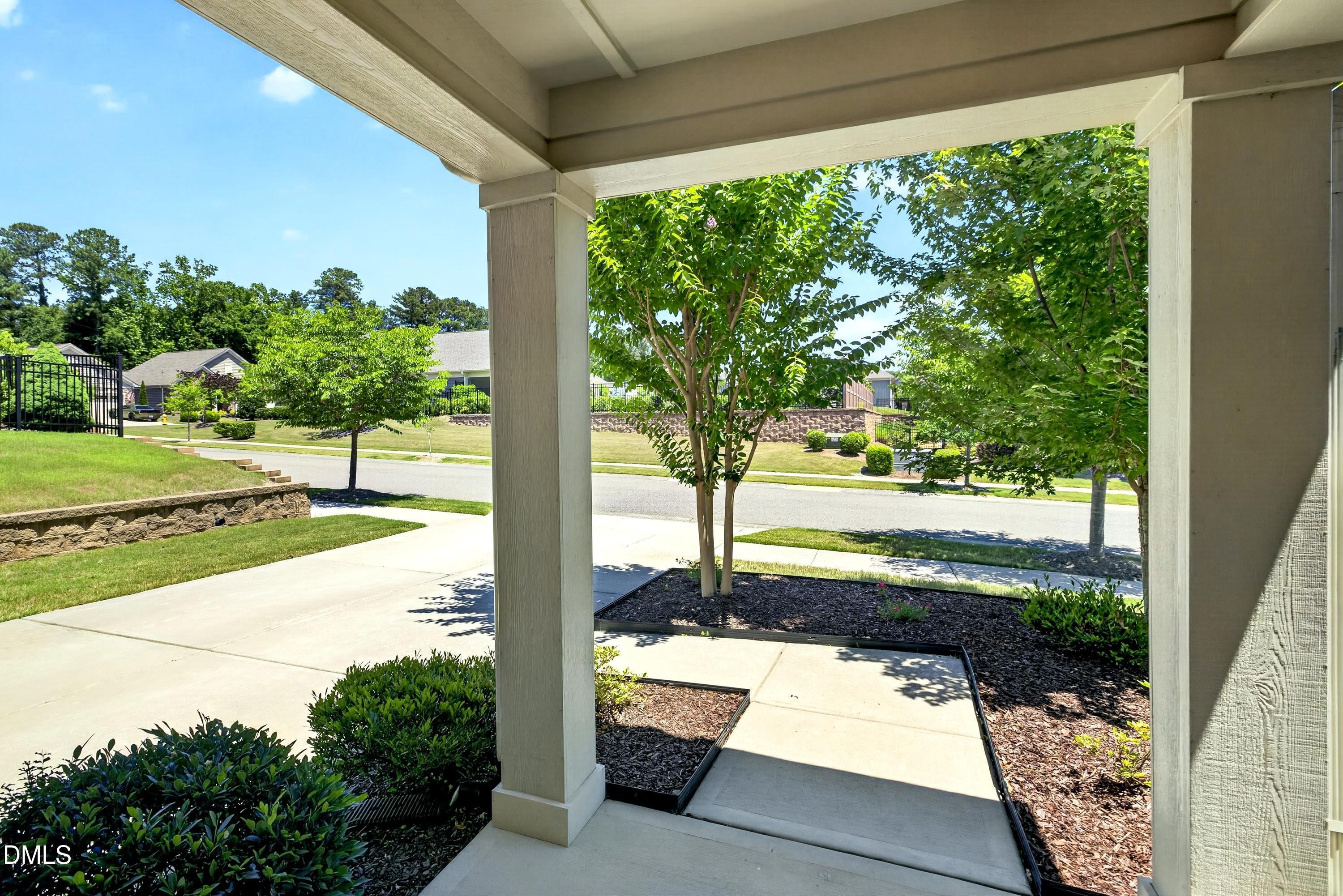 1512 Fountainview Drive