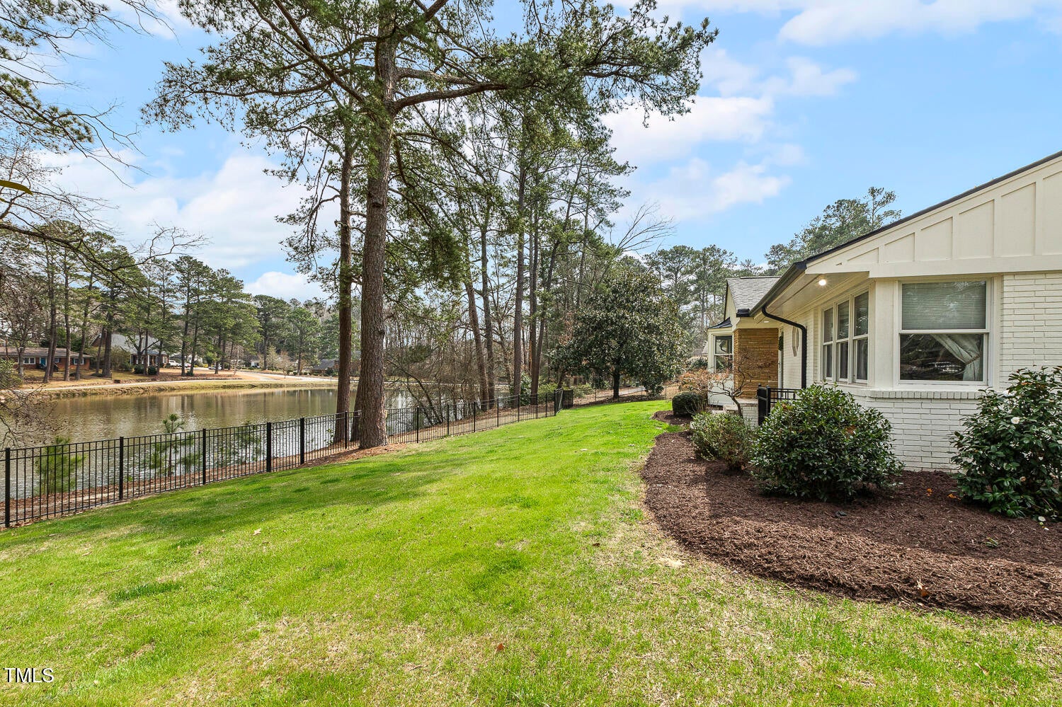 100 W Lakeside Drive