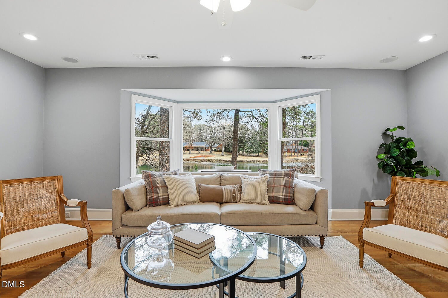 100 W Lakeside Drive