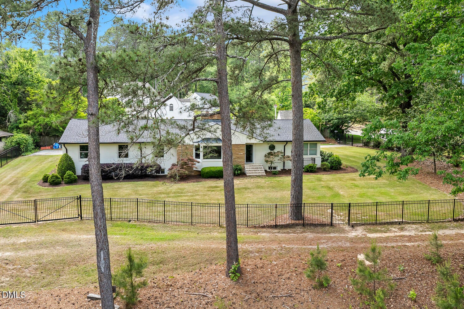 100 W Lakeside Drive
