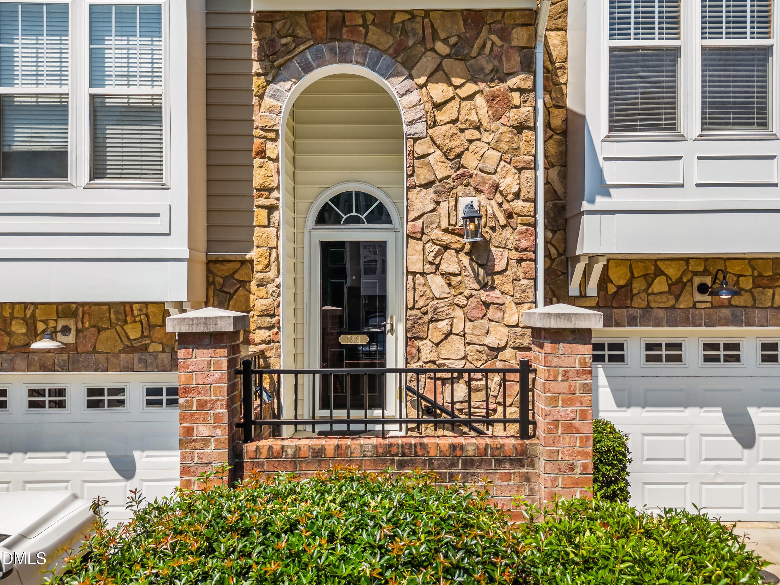 5831 Cameo Glass Way