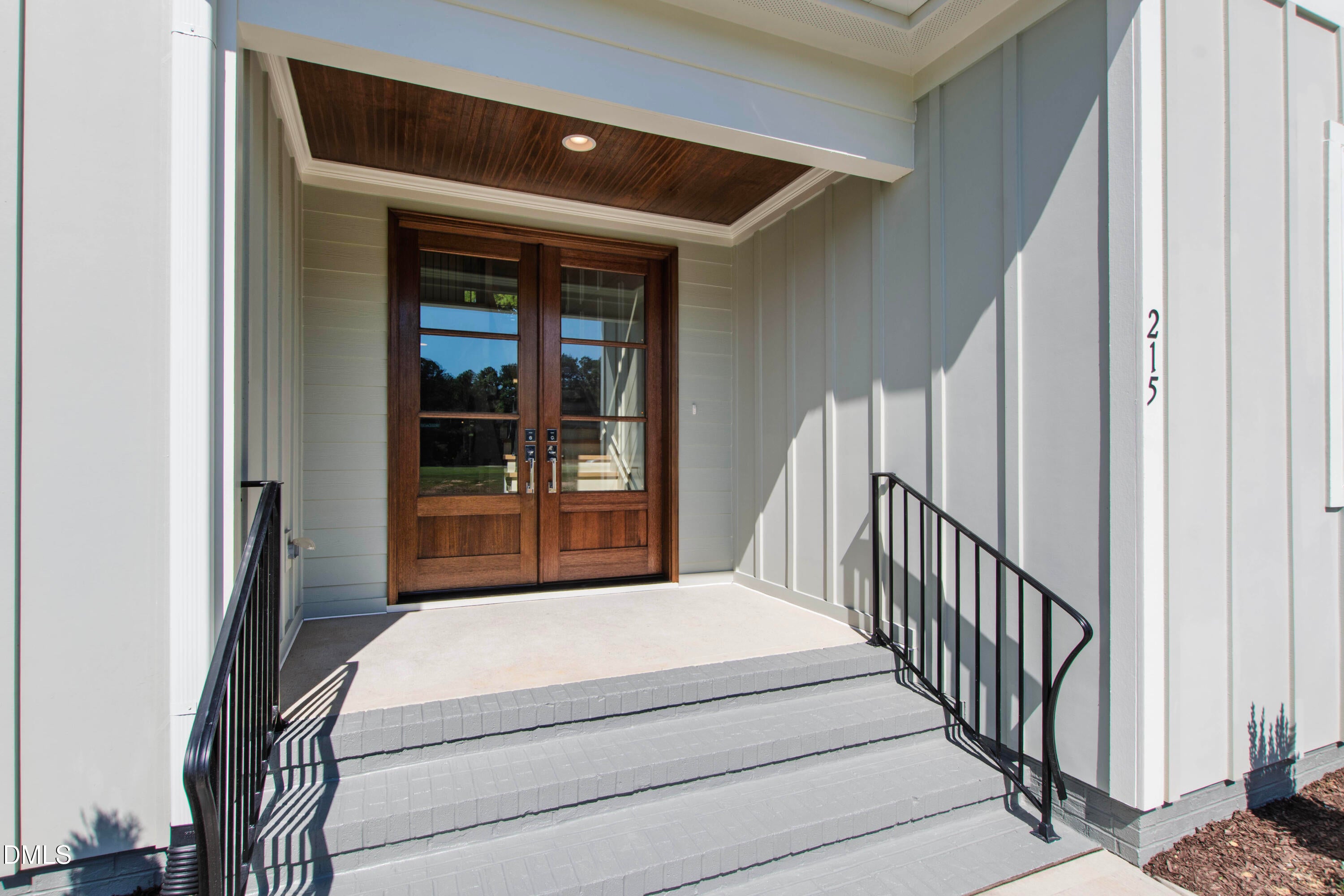 215 Broadleaf Lane