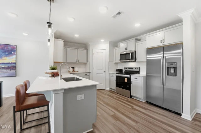 414 Mountain Pine Avenue, photo 5 of 43