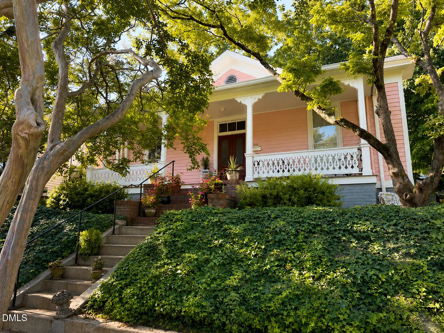 514 E Lane Street