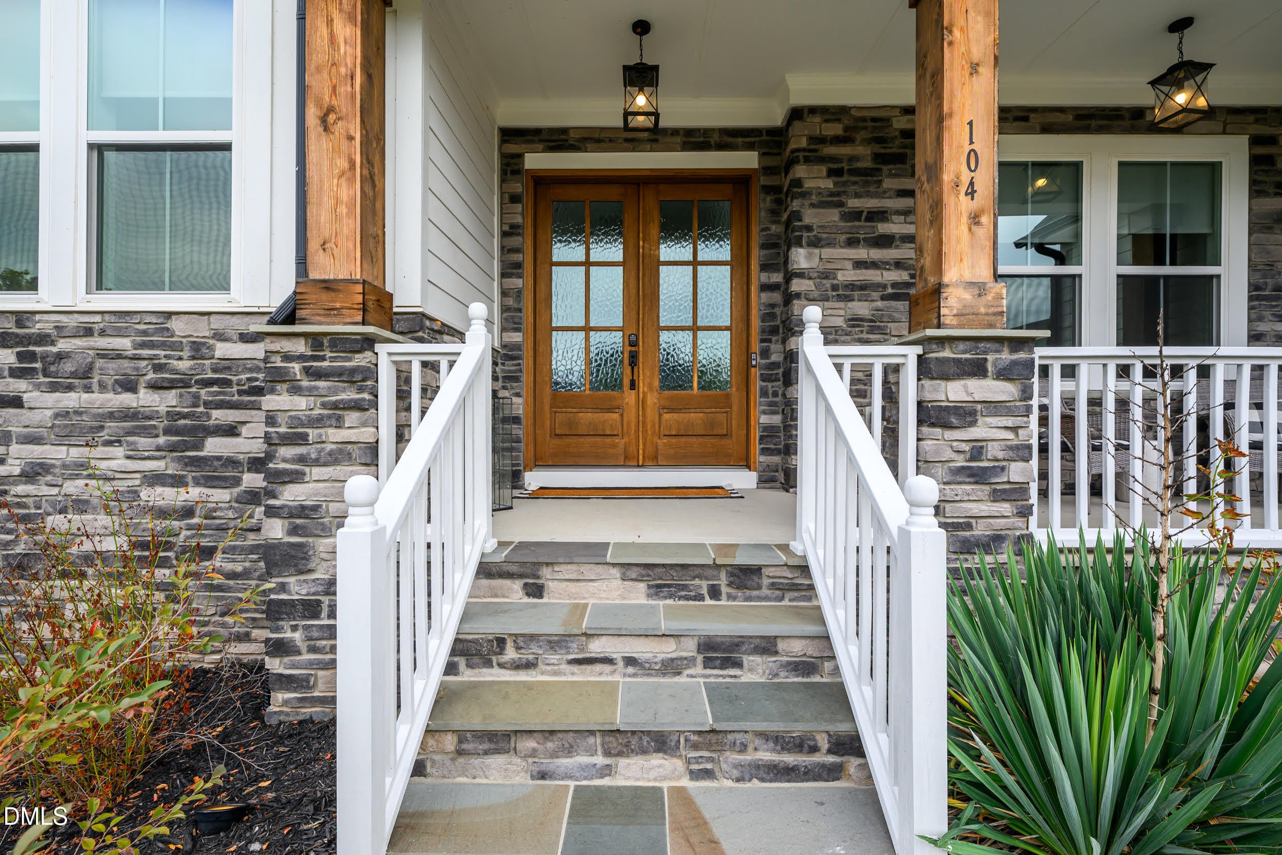104 Holly Cv Court