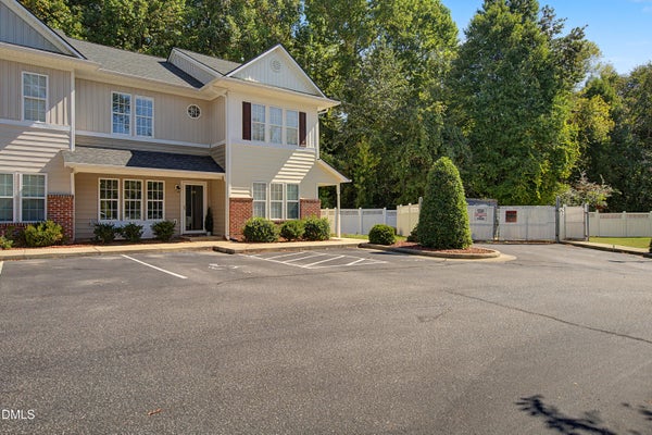 705 GLEN RD APT 104, GARNER, NC 27529 - Image b2d080a86bf3ce8d7e0e40de2edfa694/3928558561