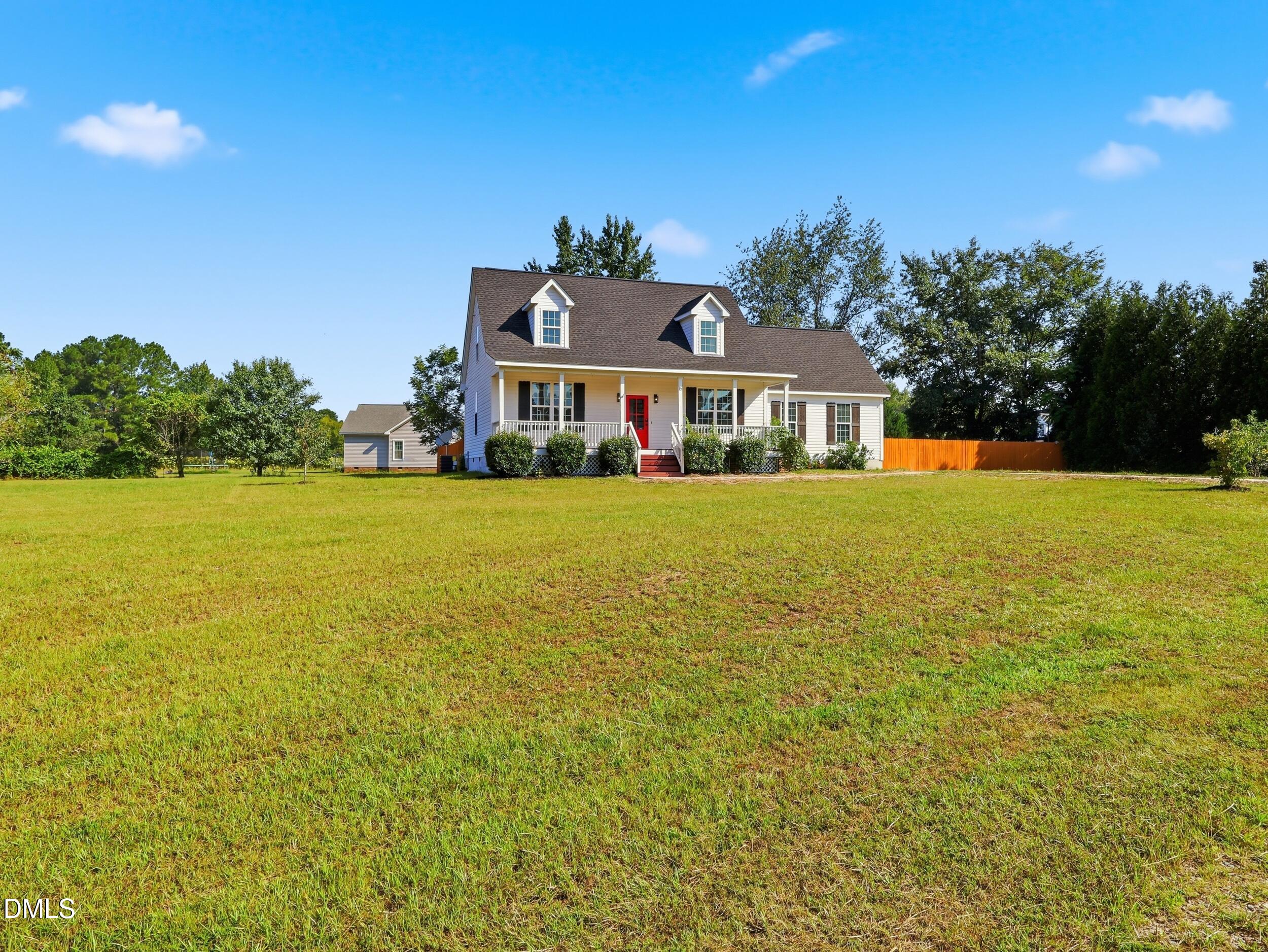 15 Davis Cir Drive
